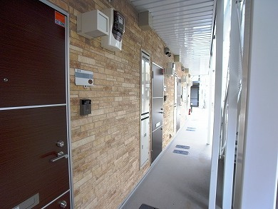 リブリ・JOY MAKUHARIの玄関