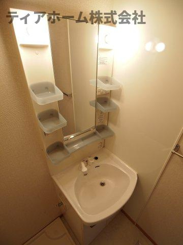 セジュールメゾンの独立洗面台|朝の支度にも助かる、独立の洗髪洗面化粧台