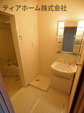 セジュール メゾンの洗面所|明るい洗面所です