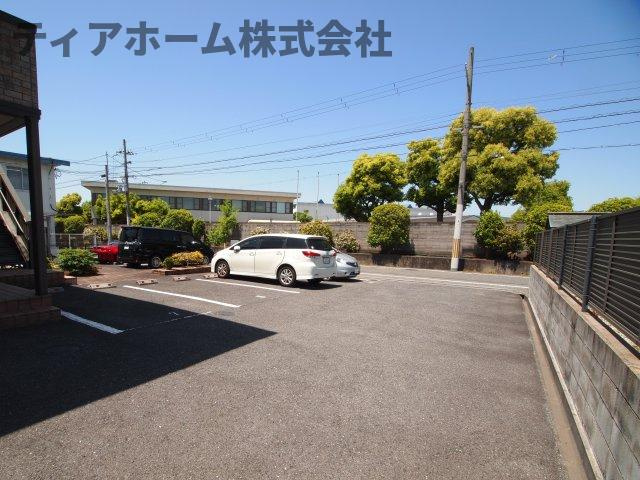 セジュールメゾンの駐車場