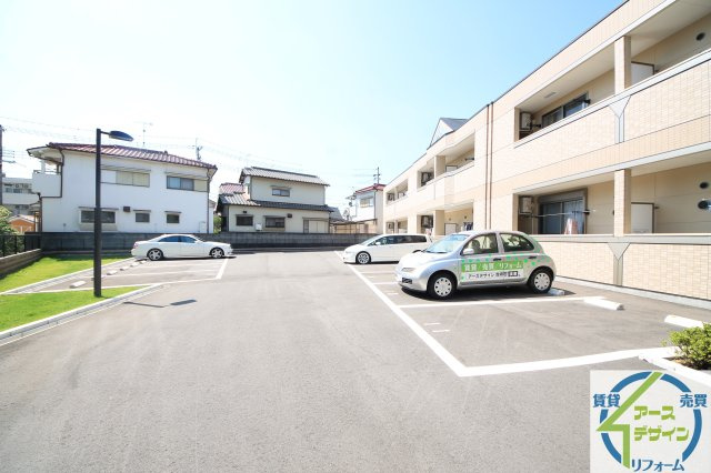 チェリー・エイトの駐車場|駐車場に車を止められます