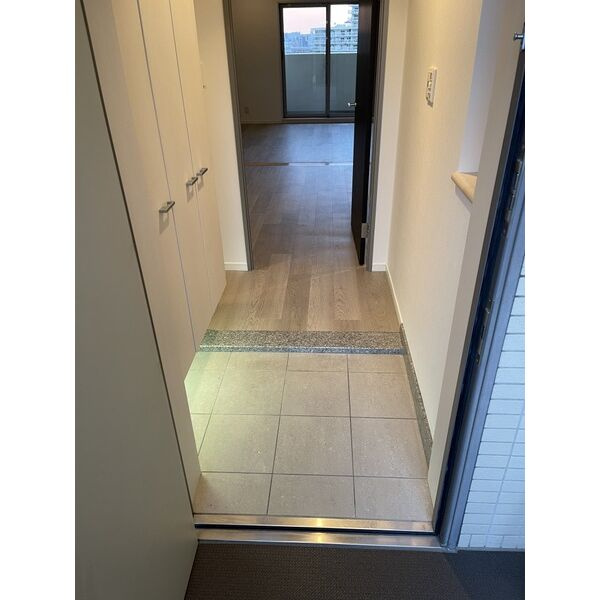 レジュールアッシュ福島の玄関