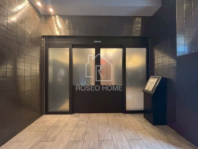 レジュールアッシュ福島のエントランス