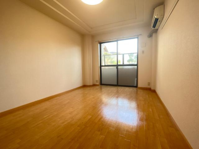 エバーハイツ春日の内装|洋室