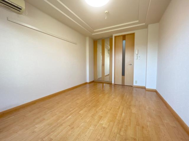 エバーハイツ春日の内装|洋室