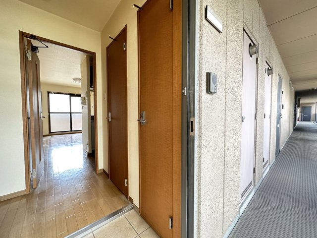 エピナール北久保の玄関