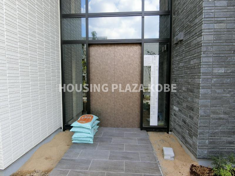 エクセレントガーデンヒルズＢ棟のエントランス