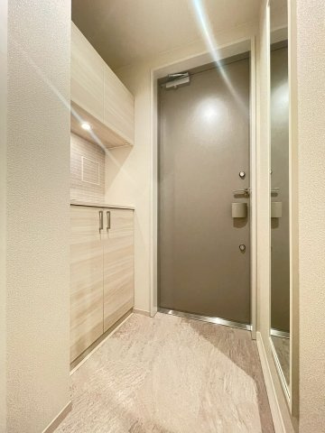 カーメストプレイスの玄関