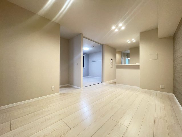 カーメストプレイスの居間・リビング