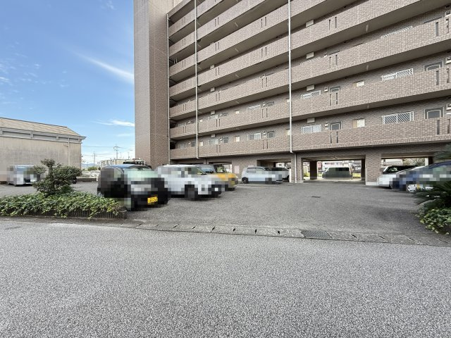 高そねマンションの駐車場