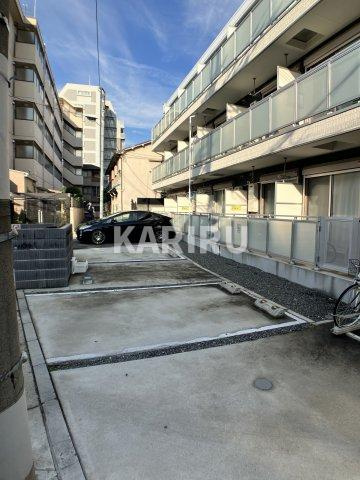 シャルマンドミールの駐車場