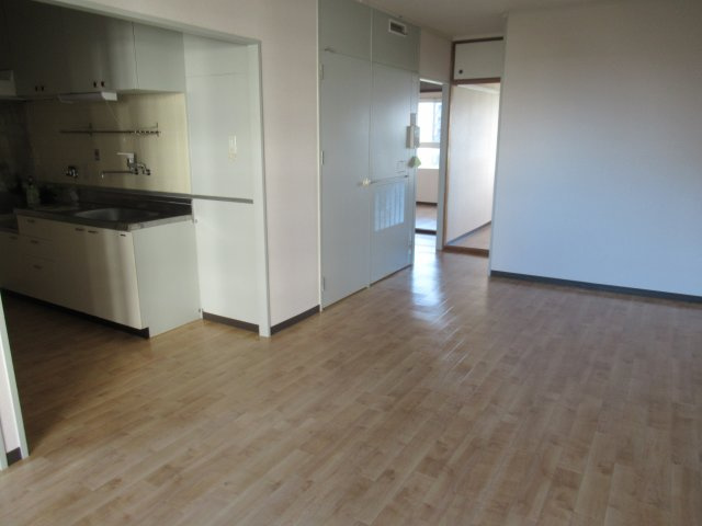 兵庫県公社　芦屋浜高層（高浜）１号棟の居間・リビング|こちらのリビングで趣味の時間をお楽しみください