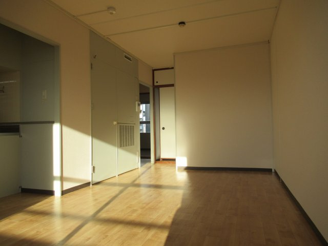 兵庫県公社　芦屋浜高層（高浜）１号棟の居間・リビング|使いやすい居間です