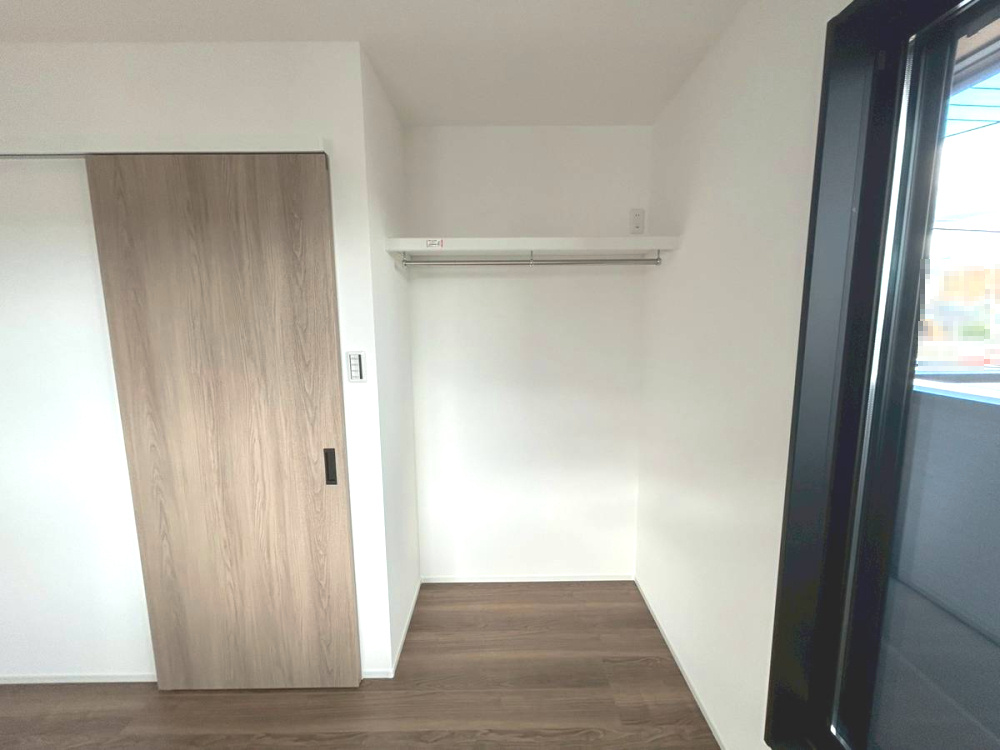 【商談中】京都市中京区西ノ京藤ノ木町の収納|クローゼット付きです。