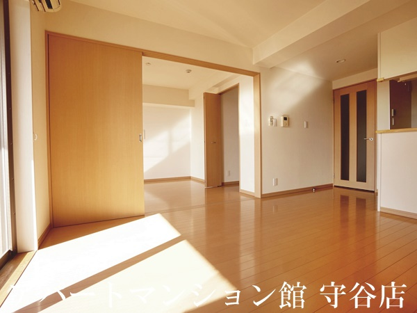 STATION TOWER TOYOSHIMAの居間・リビング