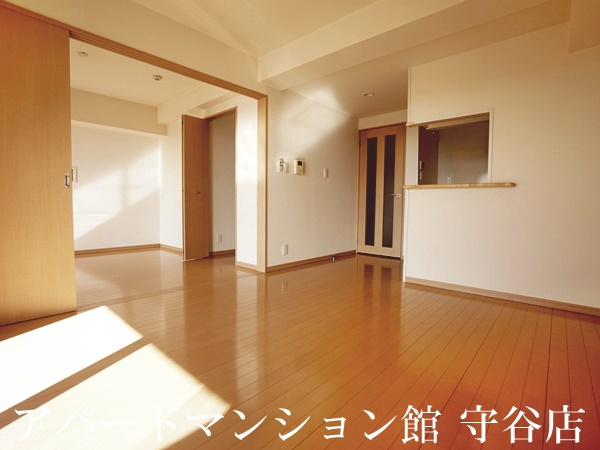 STATION TOWER TOYOSHIMAの居間・リビング