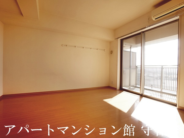 STATION TOWER TOYOSHIMAの居間・リビング