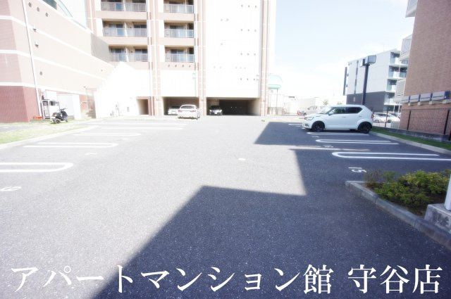 STATION TOWER TOYOSHIMAの駐車場