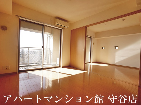 STATION TOWER TOYOSHIMAの居間・リビング