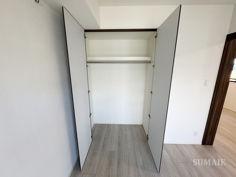 ベルシード板橋本町プレミアⅡの収納|クローゼットです