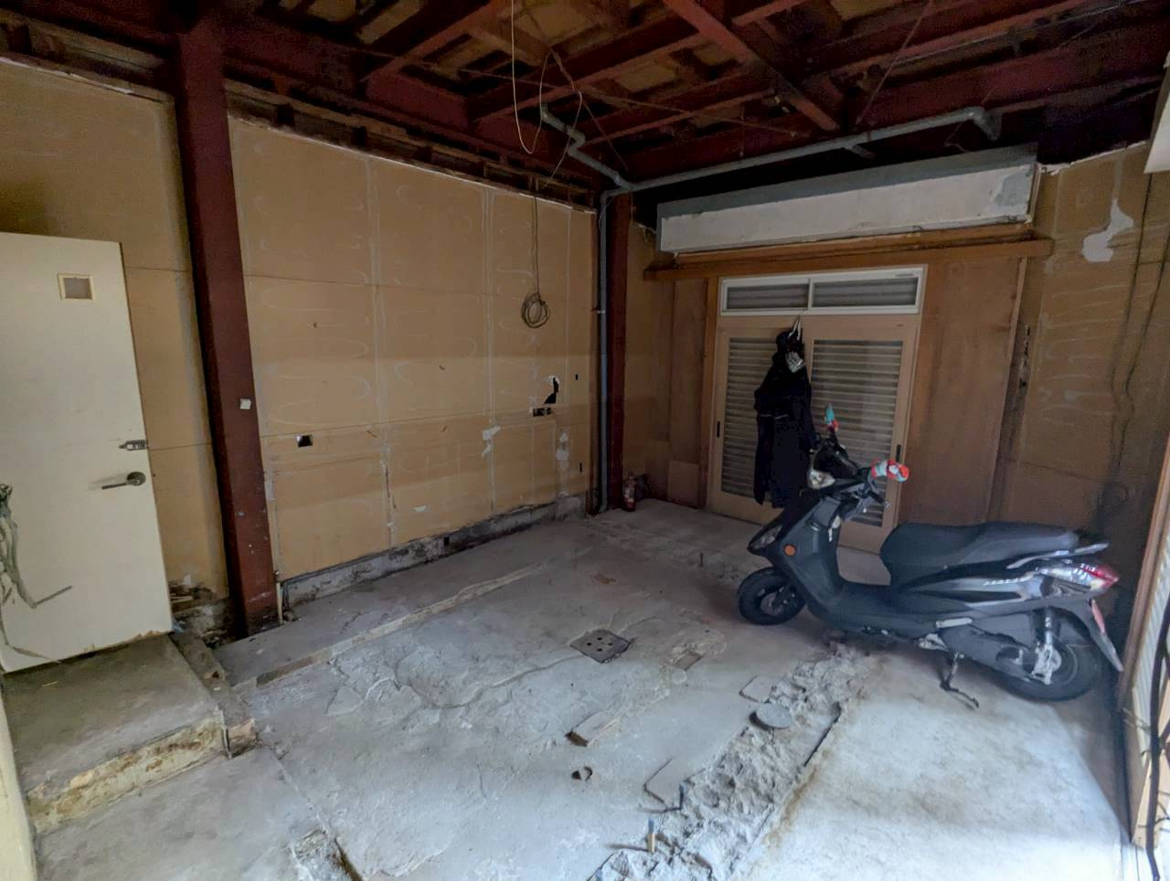 鶴橋本通商店街店舗の内装