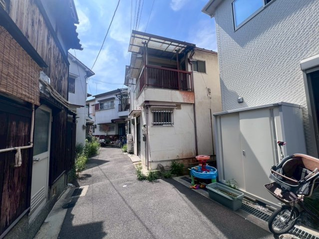 東大阪市吉松2丁目　古家付土地の外観|前面道路幅員は2.2ｍです。（再建築時要道路後退）