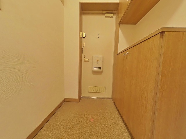 メゾンウエダの玄関|収納もある玄関です