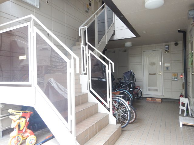 メゾンウエダのその他|階段です