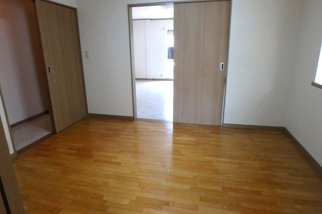 メゾンウエダの洋室|明るい洋室です