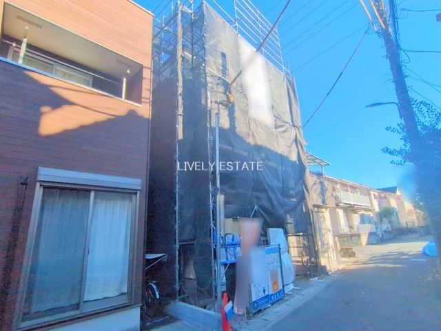 草加市金明町 新築分譲住宅の前面道路含む現地写真