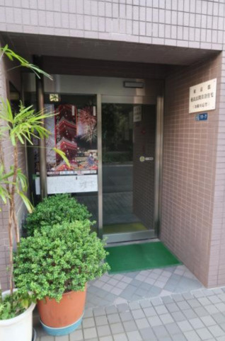 ドミール蔵前のエントランス