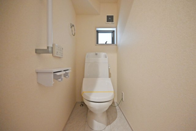 リーブルガーデン南野6丁目新築一戸建て│3LDK+並列駐車2台可のトイレ|1・2階に1か所ずつウォッシュトイレを導入しています。