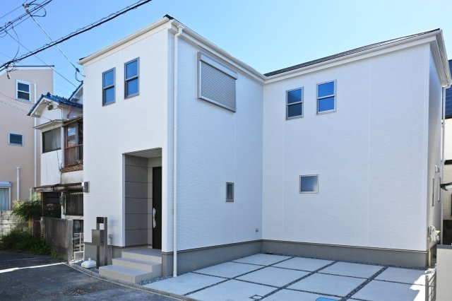 リーブルガーデン南野6丁目新築一戸建て│3LDK+並列駐車2台可の外観|阪急伊丹線「稲野」駅バス6分、バス停「野間口」停歩4分！耐震含む住宅性能評価7項目で最上位取得◎の新築戸建が新規分譲開始致しました！皆様からのご連絡を心よりお待ちしております。
