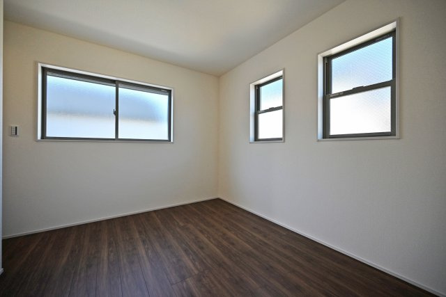 リーブルガーデン南野6丁目新築一戸建て│3LDK+並列駐車2台可の洋室|-洋室約6帖(2F)-