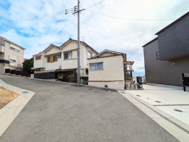 神戸市垂水区霞ヶ丘３丁目戸建Ｂ号地の前面道路含む現地写真