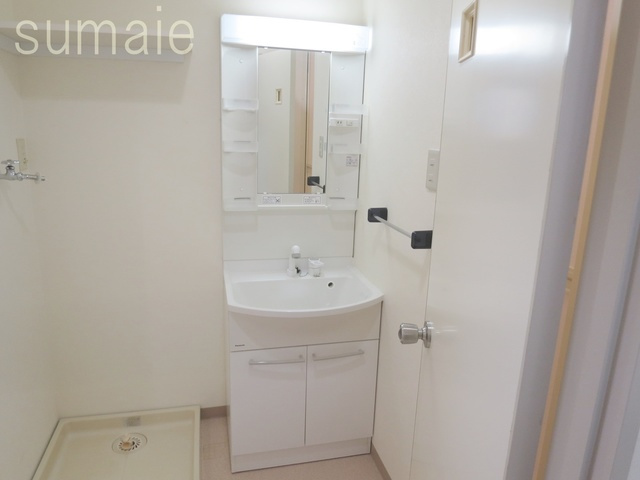 廣田８８の洗面所|どっしりとした独立洗面台で身支度しやすいです♪