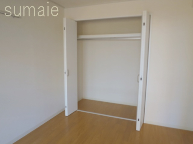 廣田８８の収納|お洋服の掛けられるレール付きのクローゼットです♪