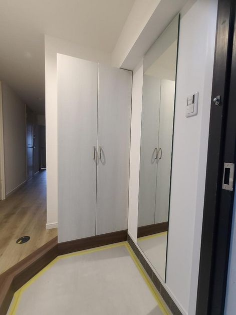 メルビ・ケイの玄関