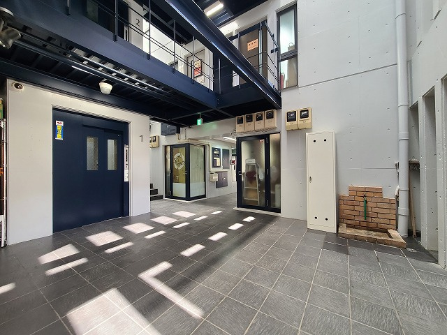 メルビ・ケイの外観