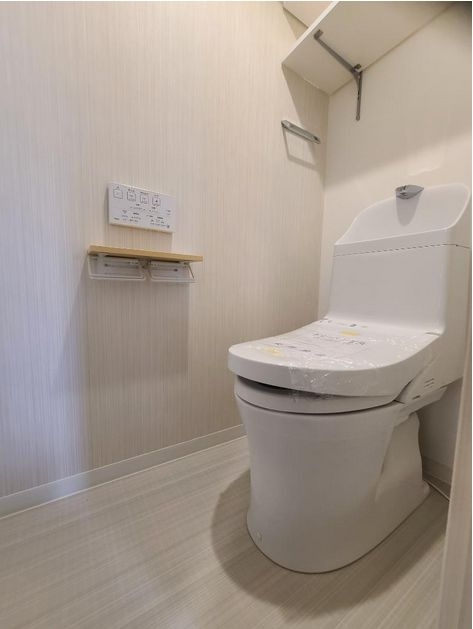 メルビ・ケイのトイレ