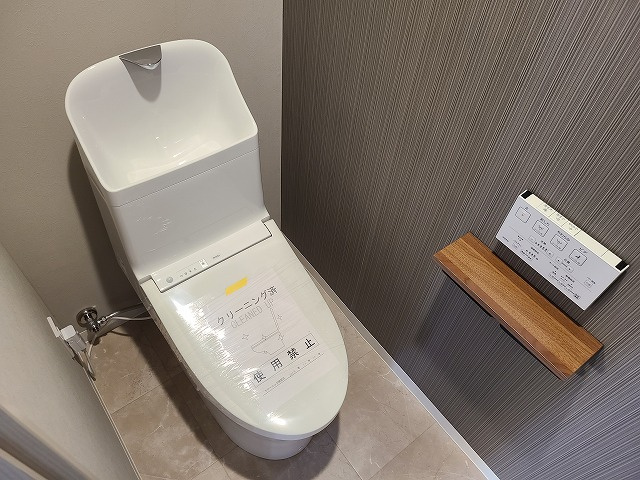 メルビ・ケイのトイレ