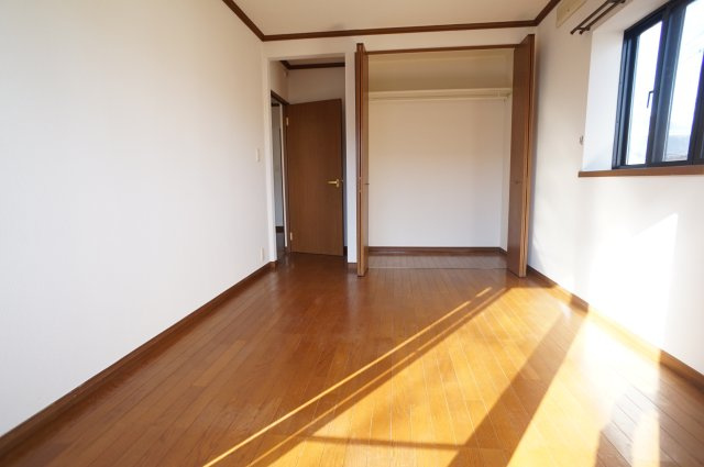 末成町テラスハウスの寝室