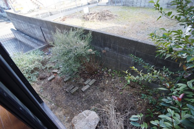 末成町テラスハウスの庭