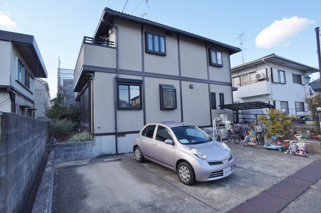 末成町テラスハウスの外観