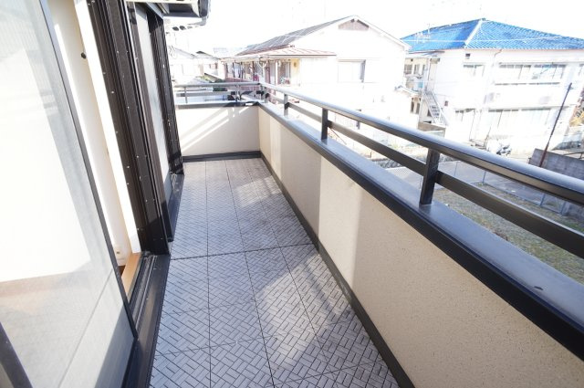 末成町テラスハウスのバルコニー