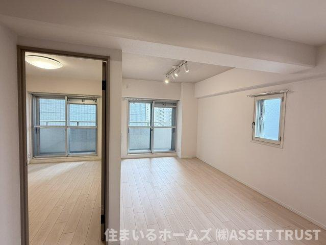 初台スカイレジテルの居間・リビング|南西向き約15帖のＬＤＫ