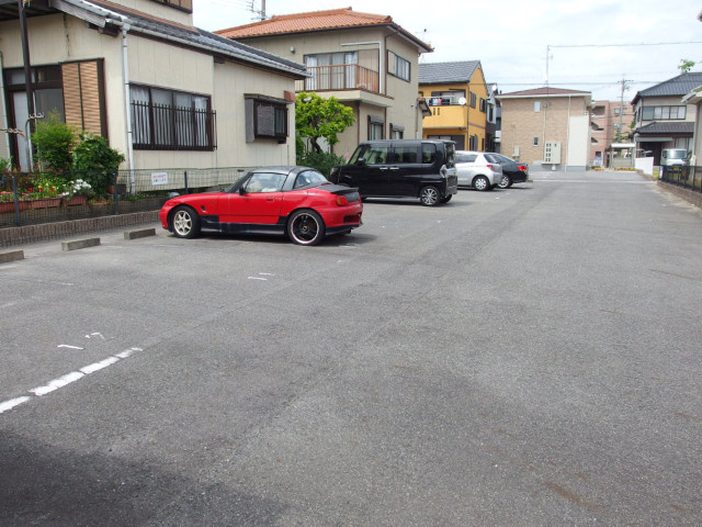 アンプルール　リーブル　リベルテⅡの駐車場