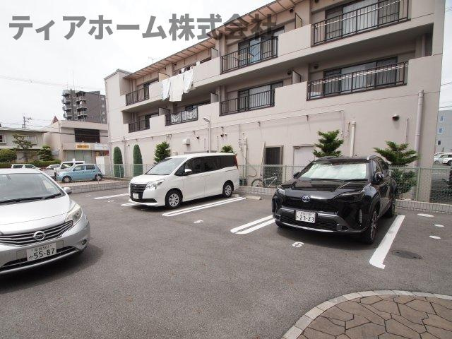 フォルトゥーナの駐車場