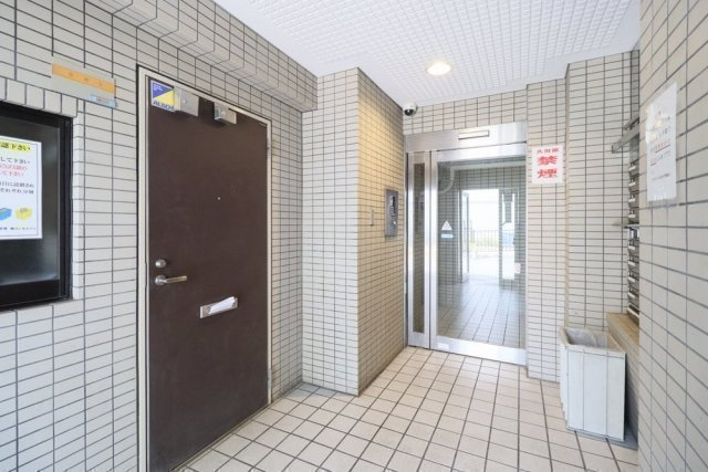 フェルテロアール祐天寺のエントランス