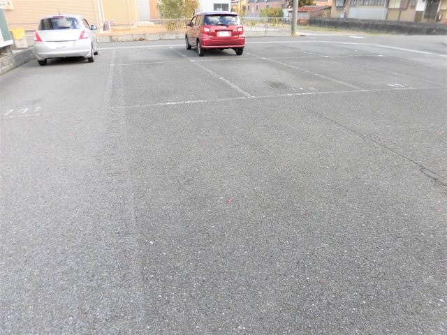 エスポワールⅡの駐車場